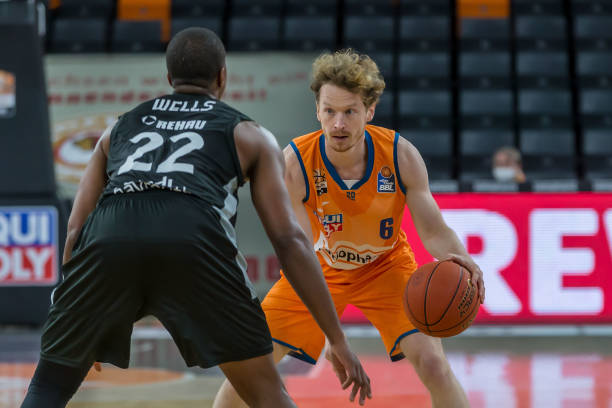 正在尝试技 正在尝试技